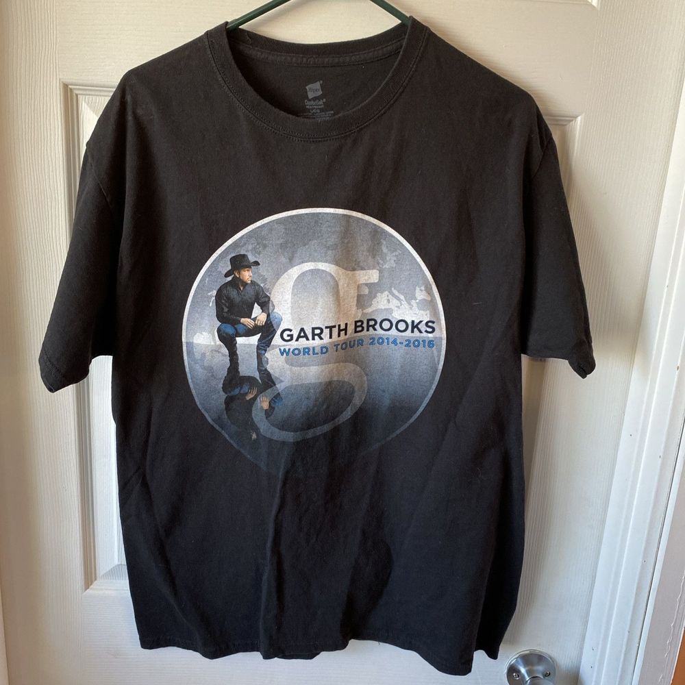 Garth Brooks World Tour T Shirt Men’s Size Large Hanes Comfort Soft Heavyweight
